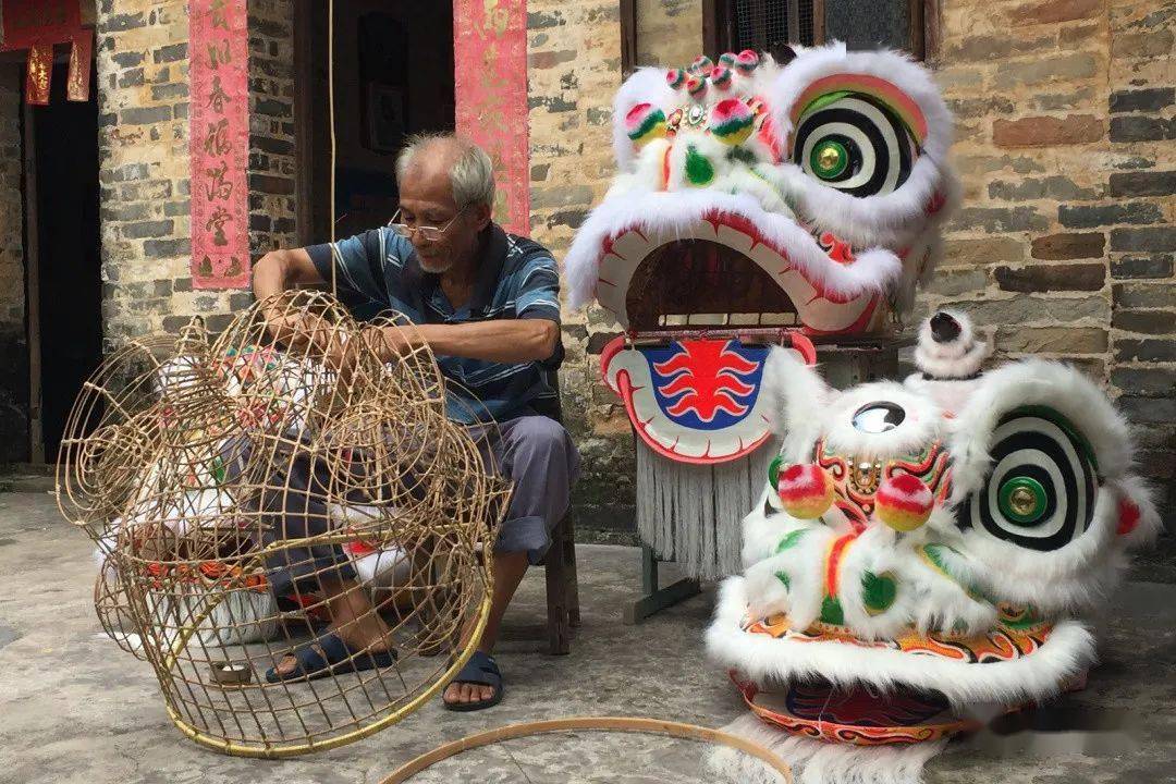 明城镇七社村的谭志明可谓是高明扎狮的代表人物.