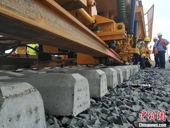 川南城际铁路启动轨铺建成后川南城市群融入半小时经济圈