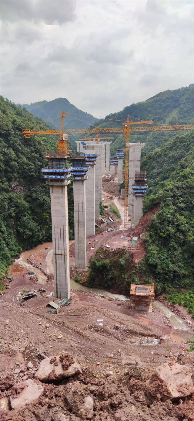 蒙象高速一期工程大瑶山隧道双洞贯通今年底或实现全线半幅贯通