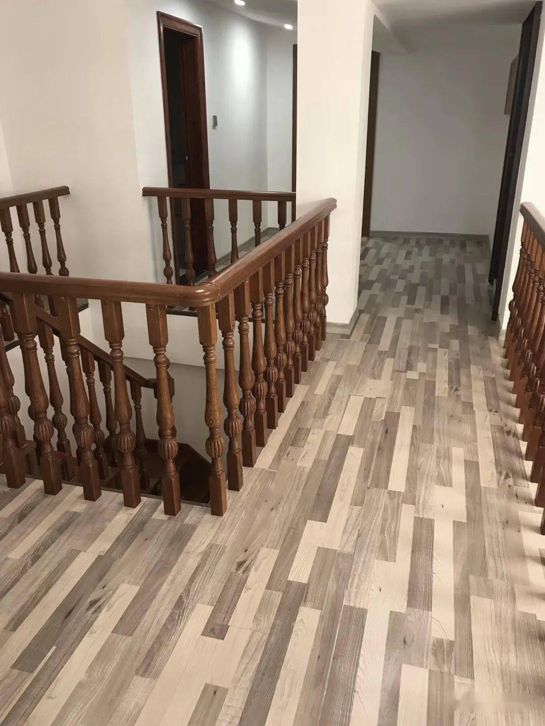 办公场所案例:end关注:永林蓝豹地板·绿欧衣柜/橱柜永林蓝豹抖音号