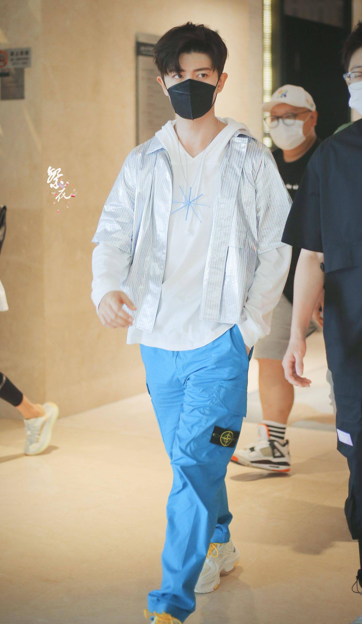 [消息]单手插兜有巨星炸街内味儿了 任嘉伦《舞者》录制上班饭拍来袭