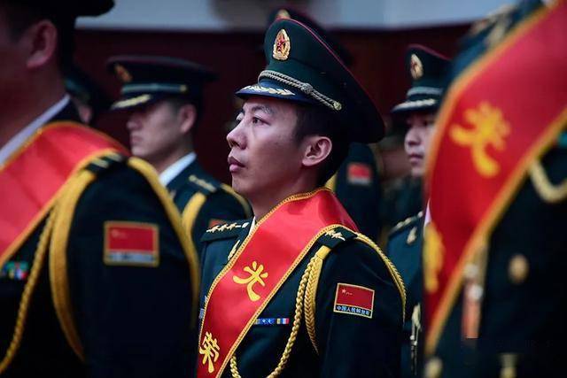 退役最年轻的是正连上尉