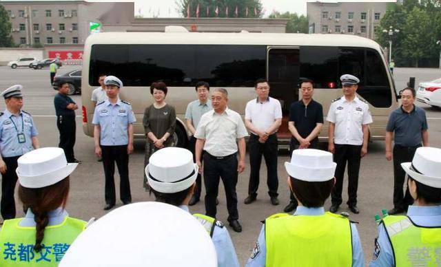 临汾市委常委尧都区委书记陈纲率区四大班子领导看望慰问一线公安交警