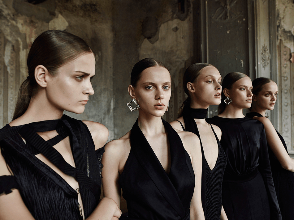 上世纪40年代,作家michael gross曾将模特行业描述成"为漂亮女人准备