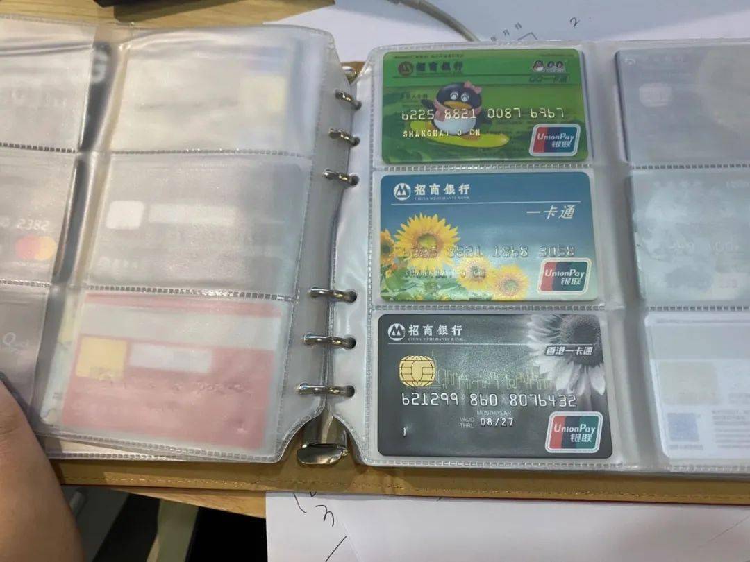 趣味收集癖大赏有人收集了400多张银行卡300多张交通卡