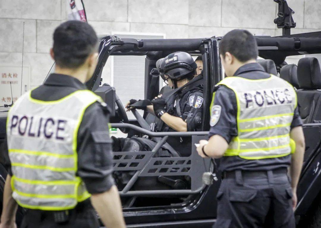 沙场点兵 ——上海公安特警开展"实战大练兵"比武竞赛活动_特警总队