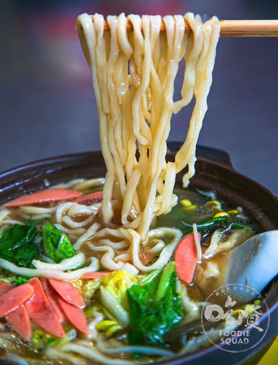 小区门口,学校外头,有一种99%的人都吃过的『面』._砂锅