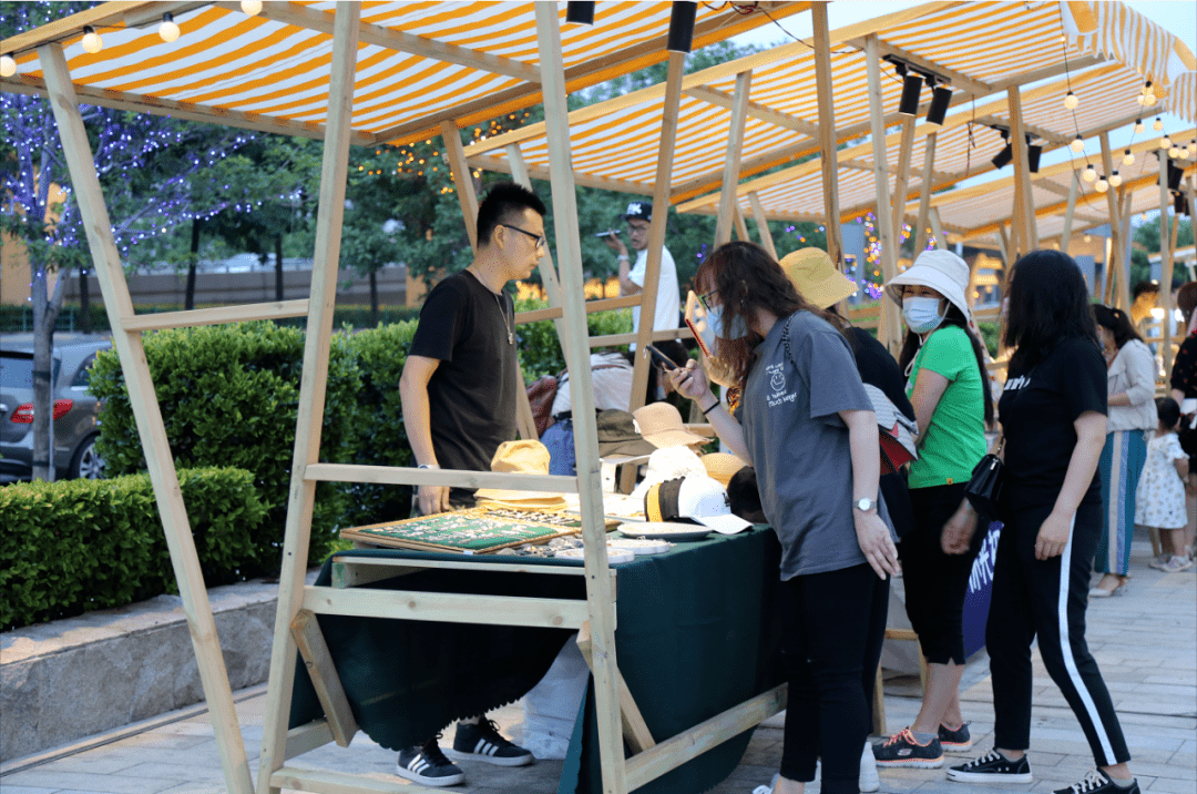 音乐集市启幕亮灯夜经济有新玩法
