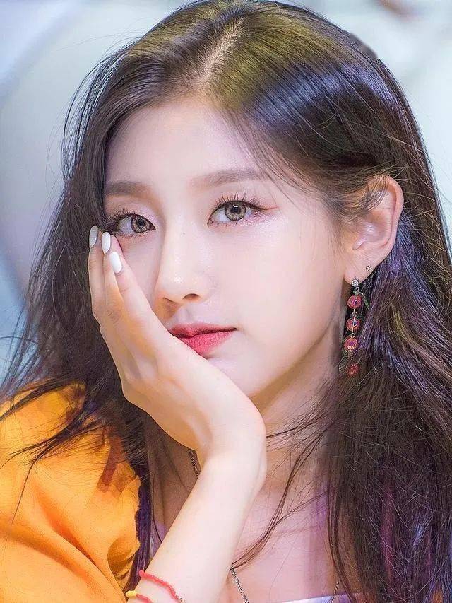 谁说单眼皮不好看这位可甜可盐的女爱豆照样颜值逆天