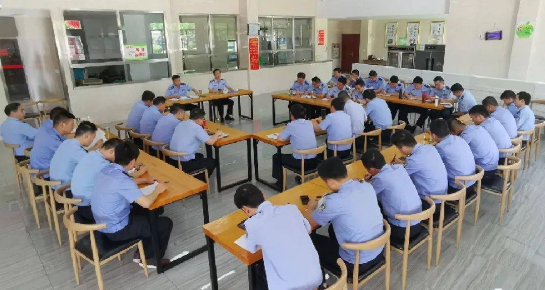 安庆监狱练兵强警争做四有青年