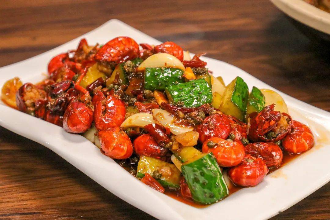 9元抢爆炒土鸡 秘制虾尾,到店还送.