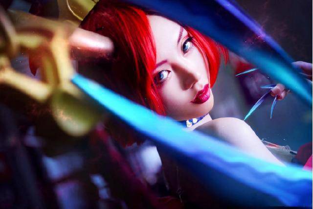 英雄联盟腥红之月伊芙琳cos,有被诱惑到吗?_coser