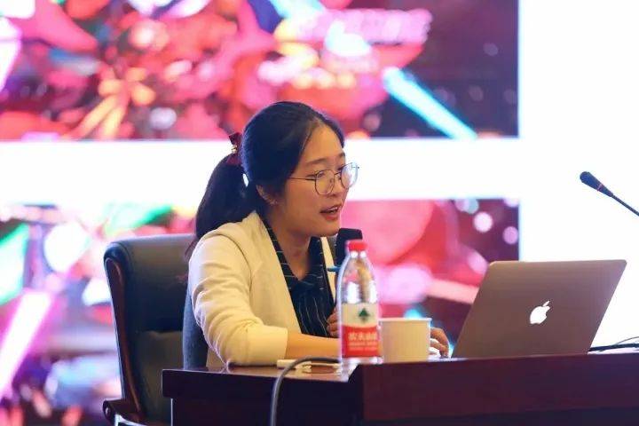 大咖老师们的风采03接受表彰部分受表彰人员合影我院金牌,银牌,铜牌