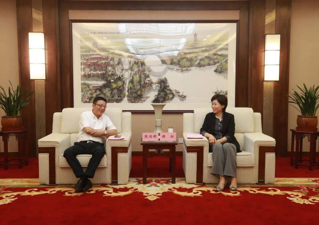侯红会见中联重科副总裁,中联农机公司ceo熊焰明一行