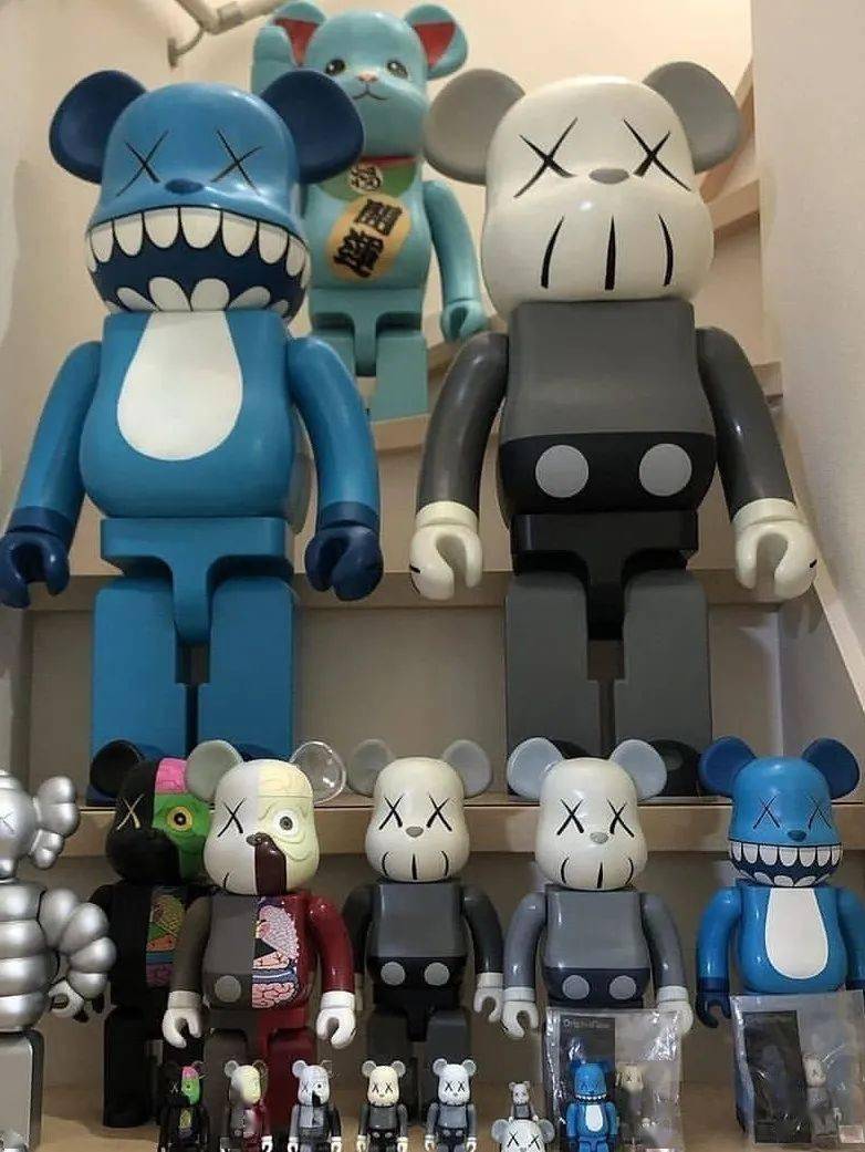 黄子韬be@rbrick x chanel收藏 (左)