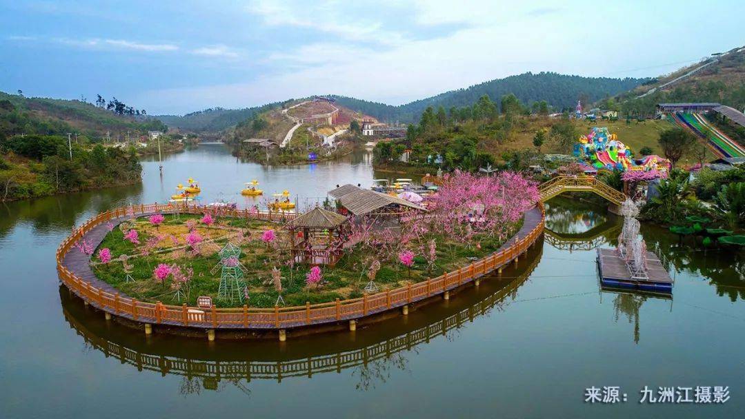 田園寨座落於風景秀麗,四季如春的湛江廉江市茶山村,集旅遊,度假,康養