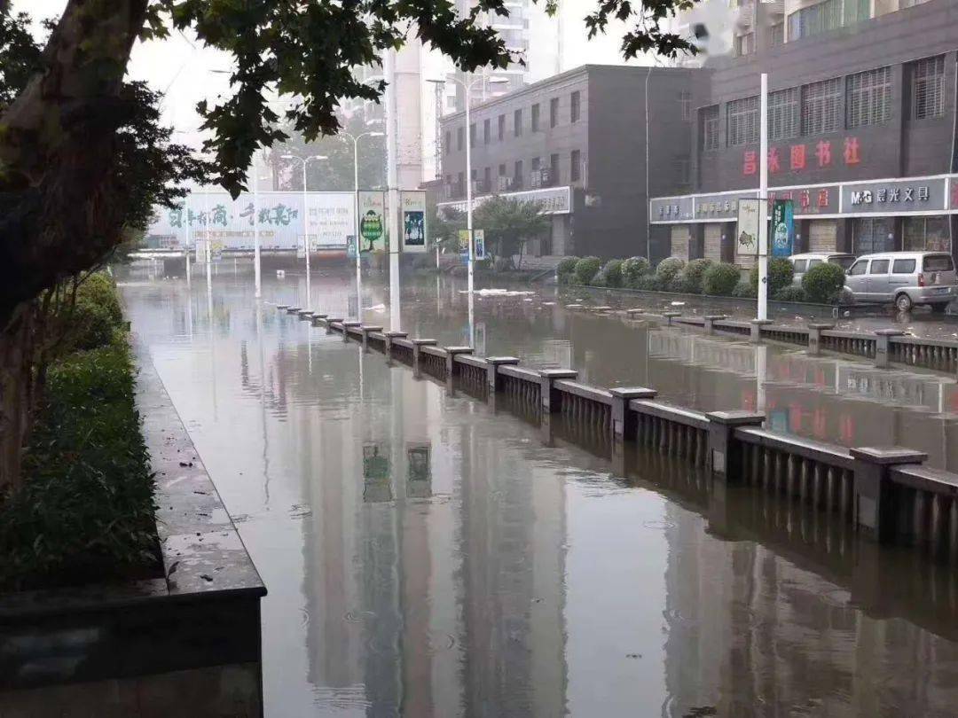 發佈暴雨紅色預警!一場瓢潑大雨說來就來!