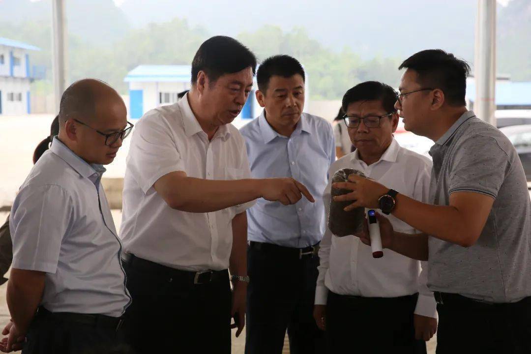 刘化龙67四种角色助力精准扶贫