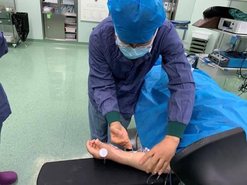 创新:自主呼吸针刺复合麻醉 胸腔镜气管恶性肿瘤切除_手术部