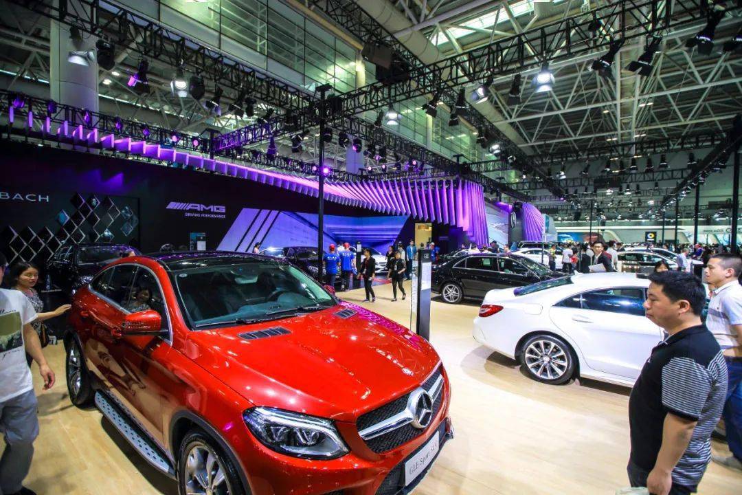 近年来,福州国际车展宣传声势吸引了消费者对车展信息的高度关注.