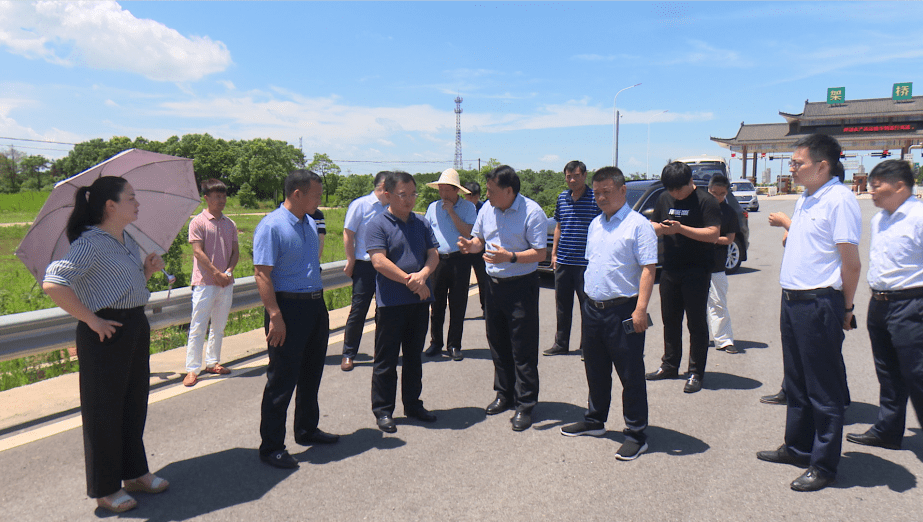 产业转型升级示范园现场,叶修堂详细询问并协调调度