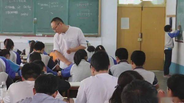 6月16日,沂源县数学片区教研活动在沂源三中举行,党员教师张宗卓