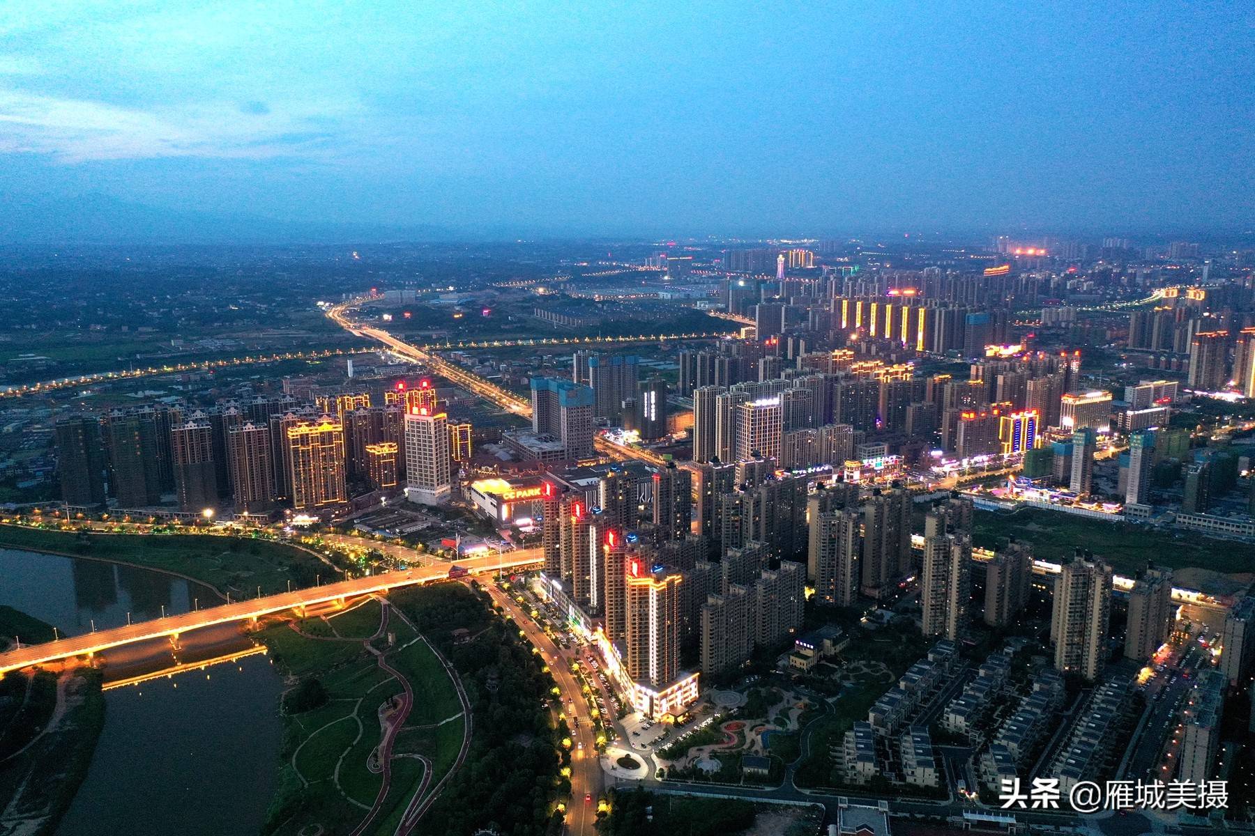 航拍衡阳:华灯初上,高新区船山大道蒸水蒋家湾大桥夜景如画