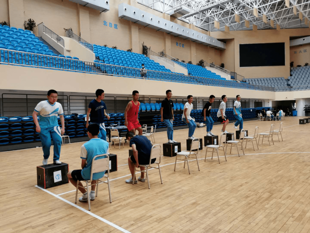 今年中考体考的项目为:立定跳远,坐位体前屈和台阶试验,三个科目满分