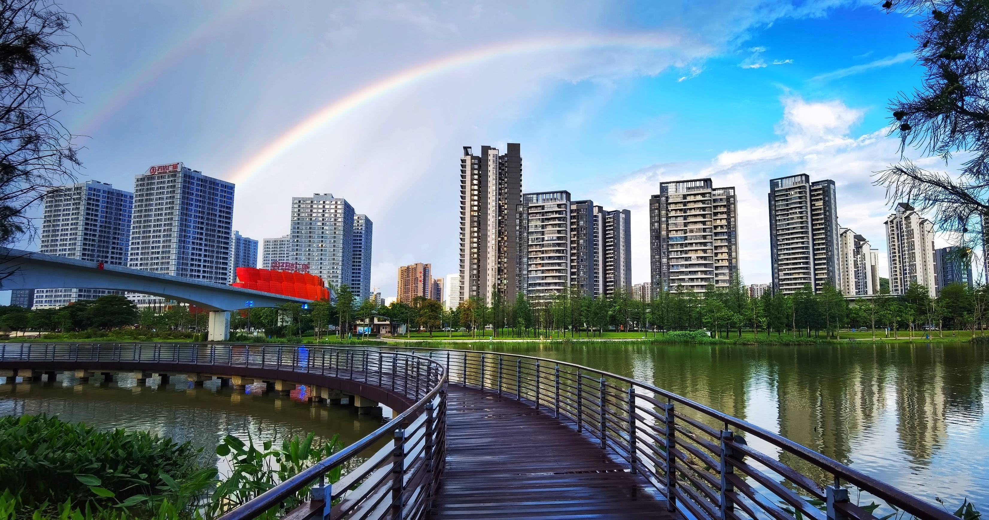 今天傍晚,南沙双彩虹"霸屏"整个朋友圈!