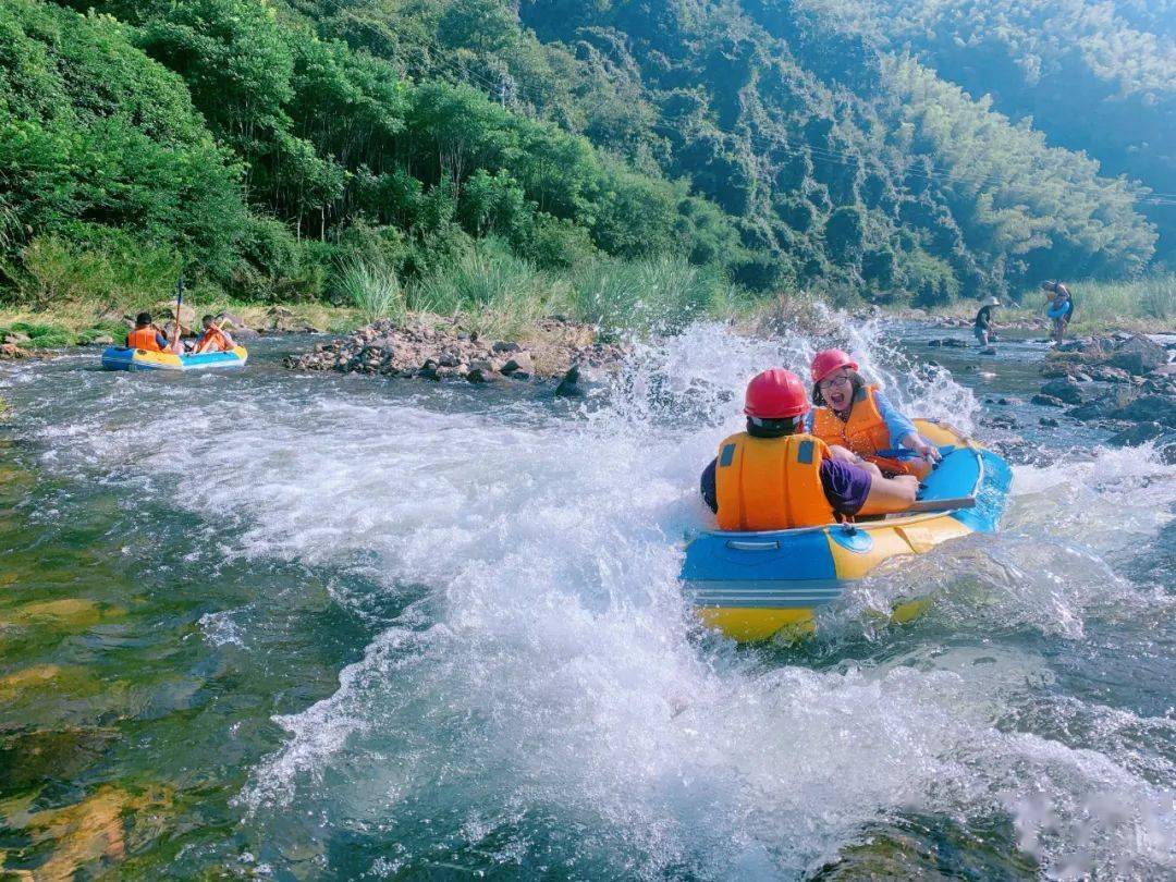 只要399元冰川遗迹下的漂流覆卮山冰川漂流等你去挑战还可打卡世界