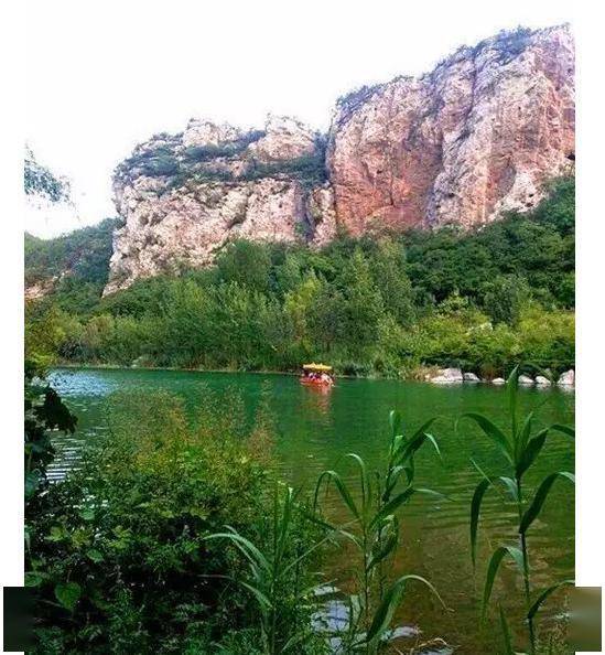 位於太行山東麓大峽谷中,景區面積2平方公里,為山水型自然風景區,風景