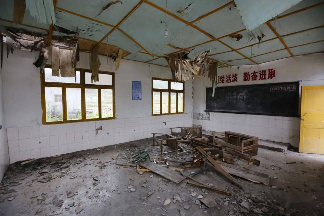地震后,校舍损毁严重.