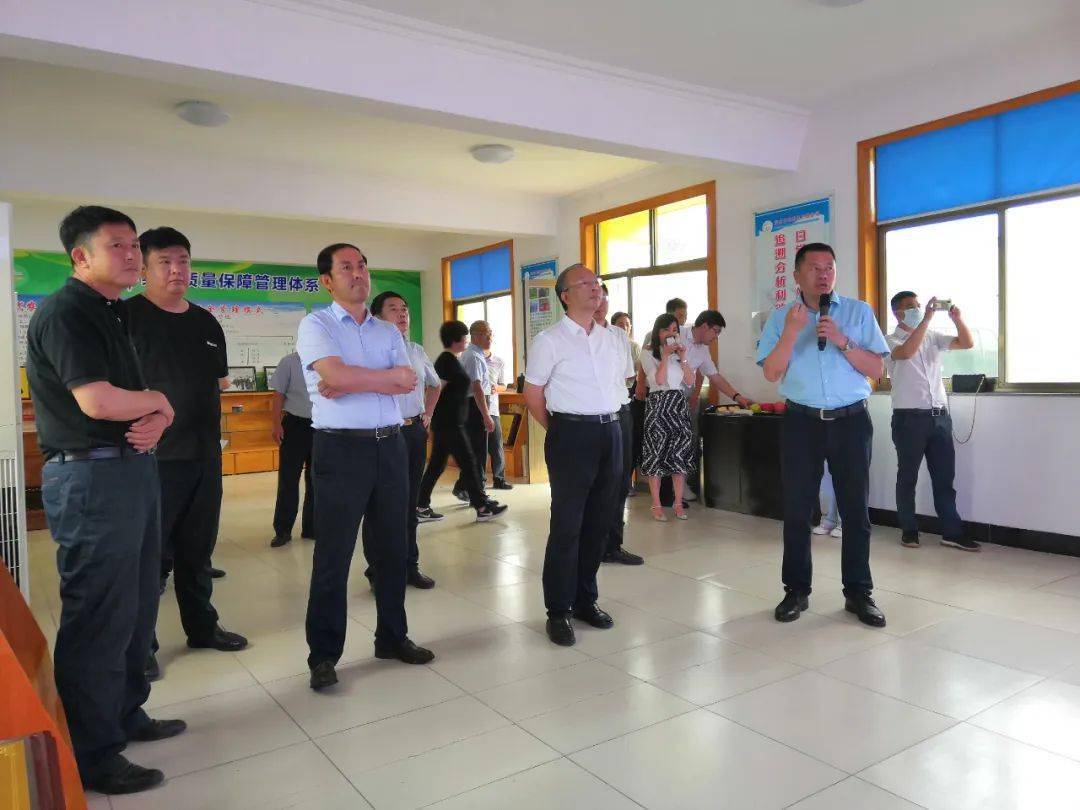 下午,张学峰,刘晓云,刘正杰等云阳县相关领导到荣成翠虹果品基地参观