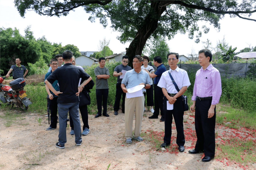 原广州市政府副市长戴治国宗亲及戴庆元会长等一行前往南雄市人民政府