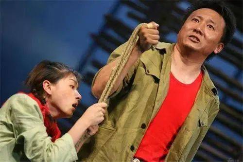 艺享好剧万茜主演话剧荒原与人有一片荒原那里盛放过一段青春