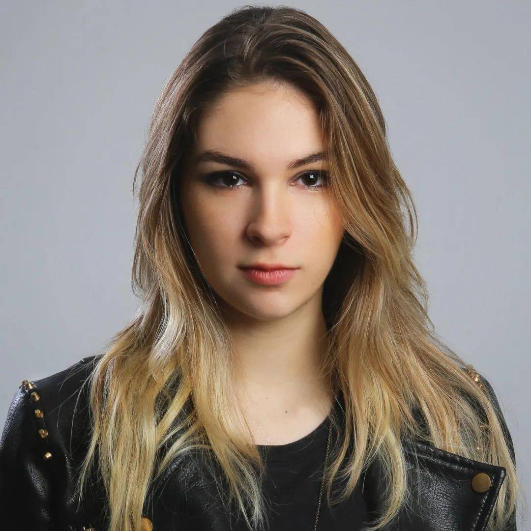 15岁花季低音少女 alejandra | spector 艺术家