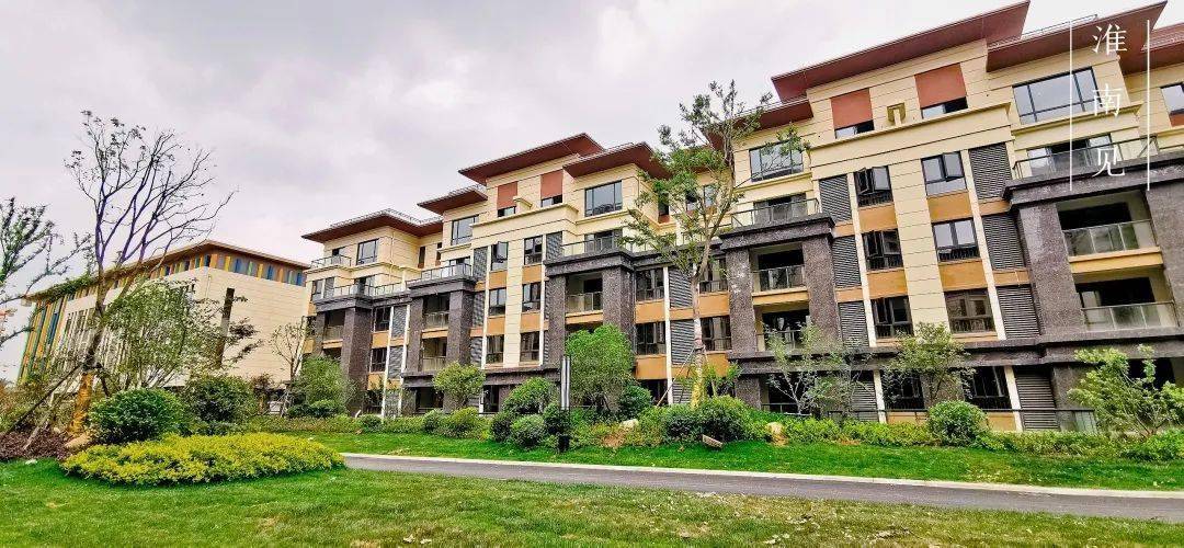 8万公顷舜耕山国家森林公园与长山水库环伺周围,自然景观资源得天独厚