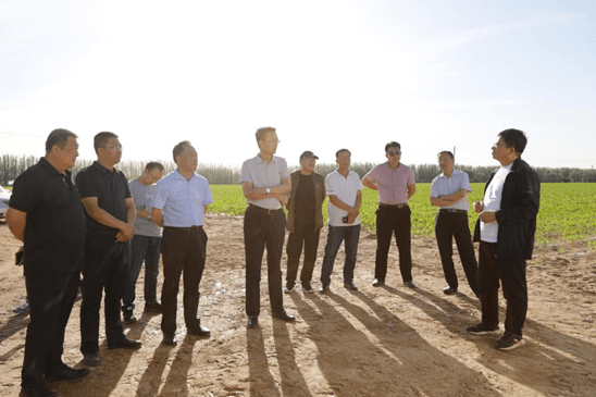 巴彦淖尔市五原县副县长韩俊义等陪同调研.