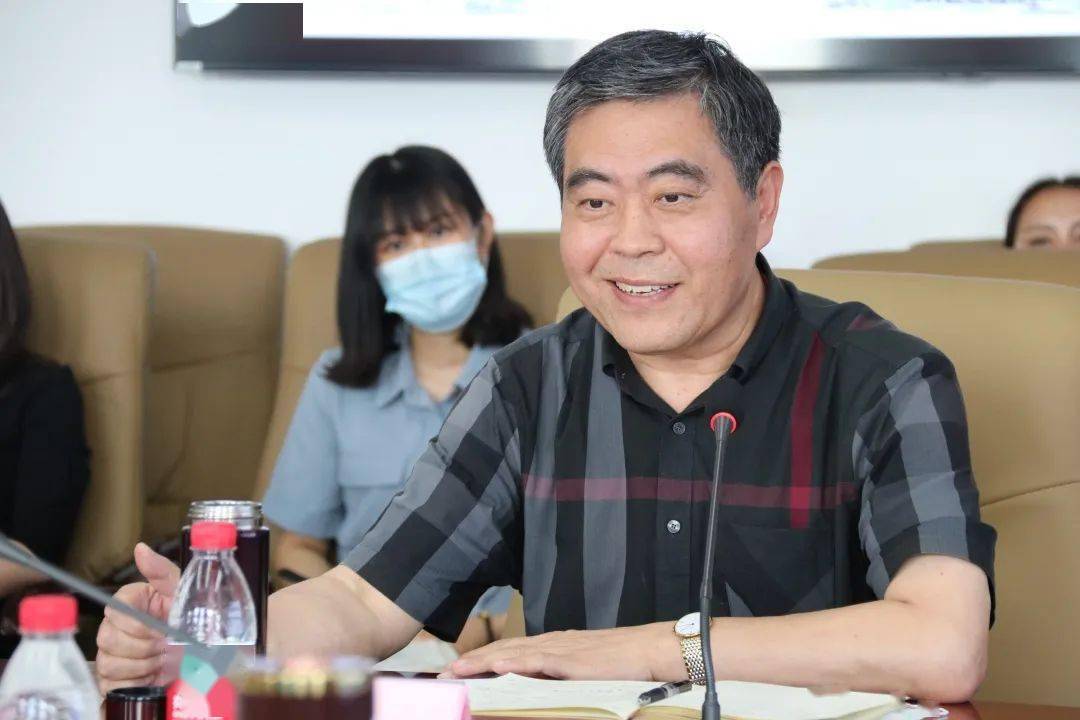 在听取了各位的汇报后,校长陈西峰肯定了各学院,各部门对课程思政十六