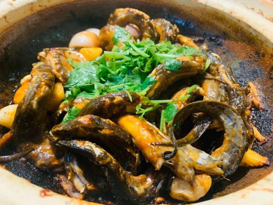运用瓦煲生焗的原理把黄鳝的鲜香,嫩滑发挥到极致!