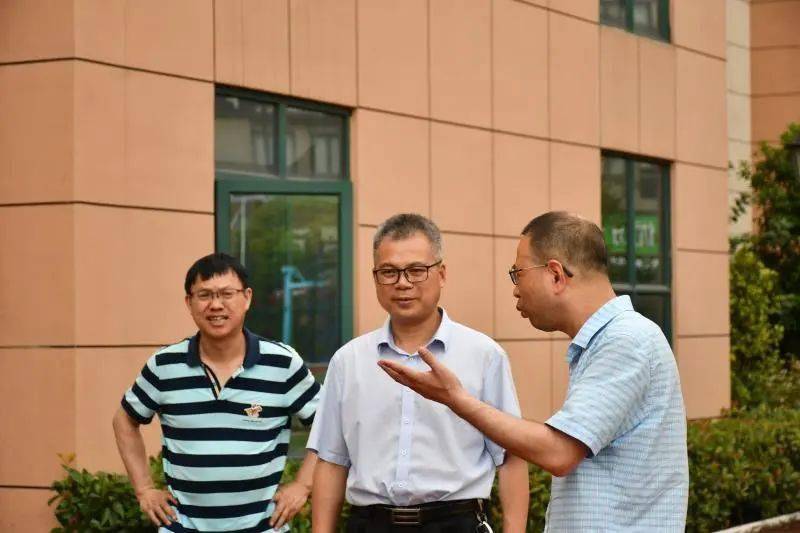 香山·来访|东阳教育局领导一行来我校杨村校区考察智慧平安校园建设