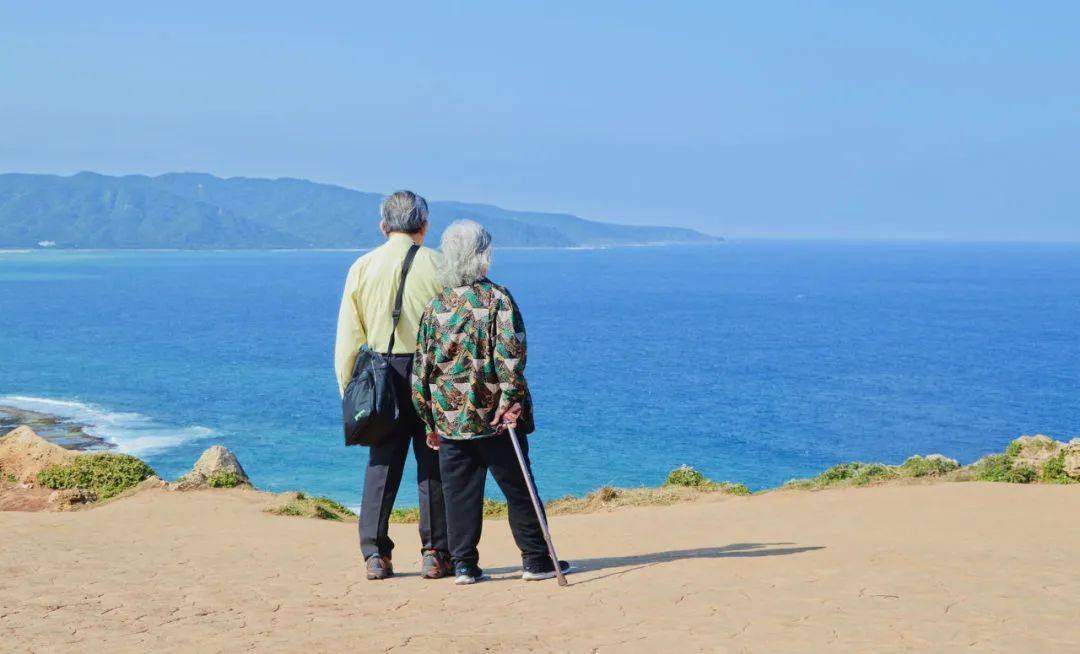 两位70岁老人的故事告诉我们中老年人一定要给自己留一手