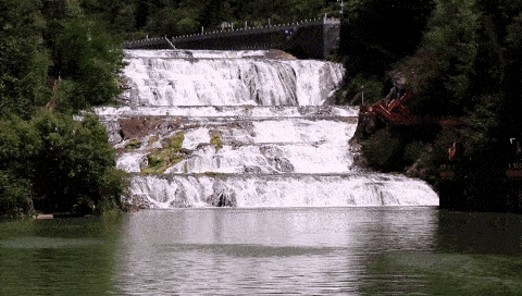 响水滩瀑布全国少有的城市市区天然大瀑布七星关区拥有全省唯一稀里