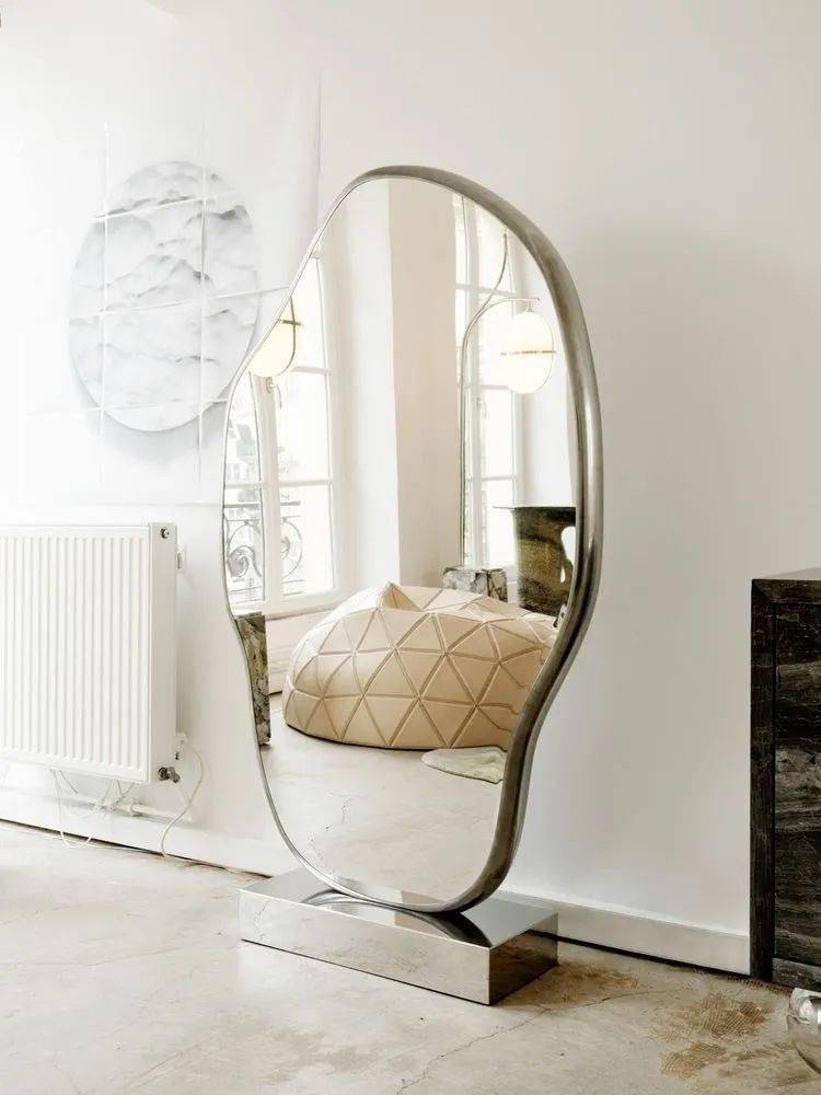 家中摆上或复古或有趣的镜子,连照镜子时的心情都会好一些.