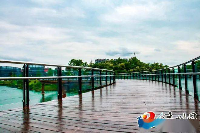 达城莲花湖飞龙桥和凌波栈道完成维护