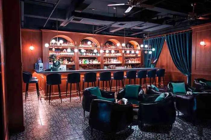 郑州小酒馆微醺指南开启喝酒不断片的fun肆模式