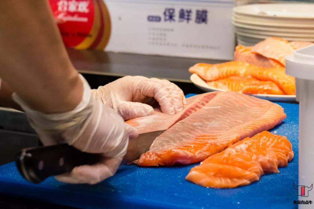 现切生鱼片吃到撑 -对于海鲜part的原则就是:不要犹豫!先下手为强!