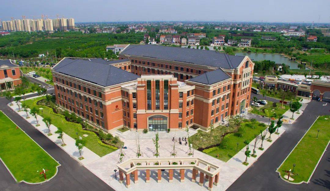 嘉兴南洋职业技术学院是浙江省人民政府批准设立,由上海交通大学教育