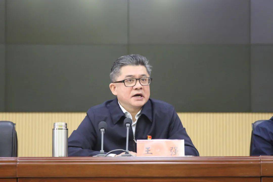 王强书记表示,近期出现的违纪行为说明各临时党支部书记没有严格执行