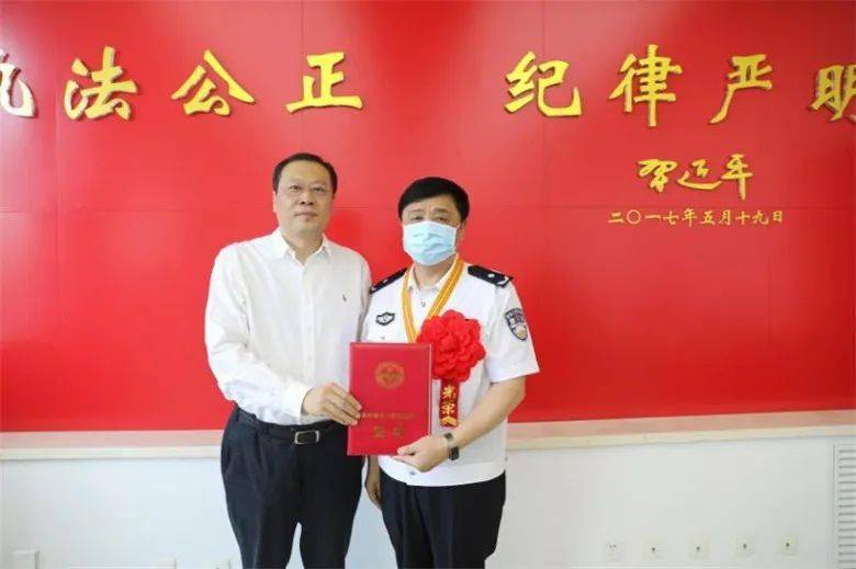 副市长,市公安局局长刘磊代表获奖集体讲话.